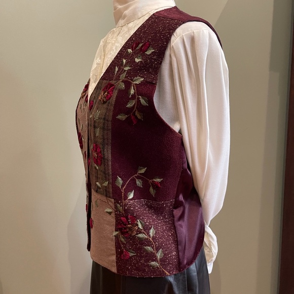 Retro 80’s does 1930’s Vest 🤍 - Picture 3 of 12